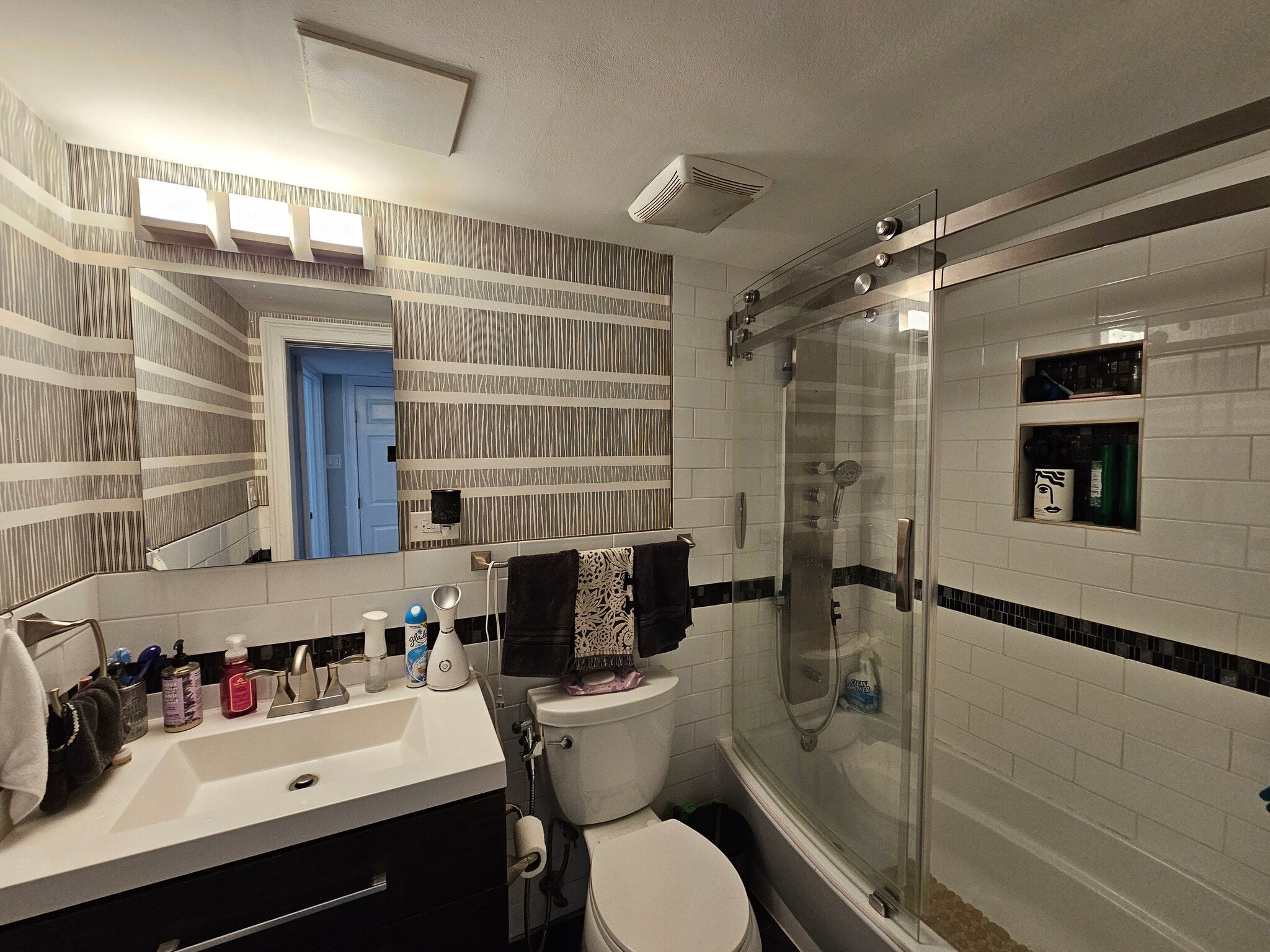 Barhroom - 2306 Greenery Ln