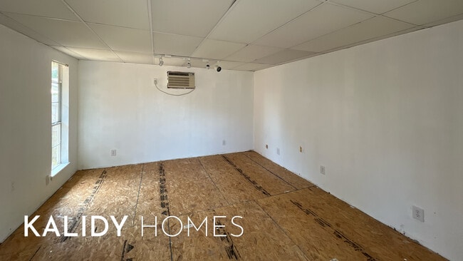 Building Photo - 702 Amity Ln