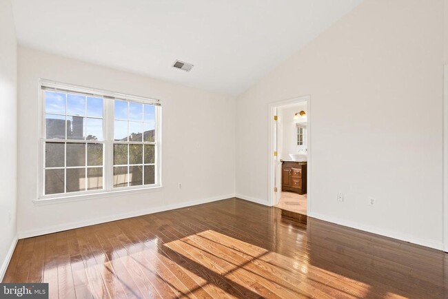 Building Photo - 3824 Elbert Ave