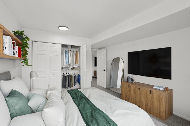 Building Photo - ReNew Woodland Ranch North