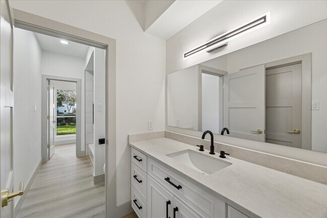 Building Photo - 2306 Mill Lake Dr