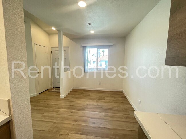 Building Photo - 9489 Fairgrove Ln