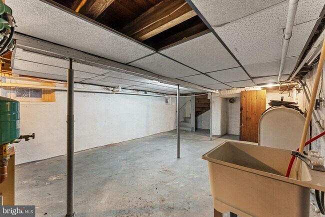 Building Photo - 158 W Butler Ave