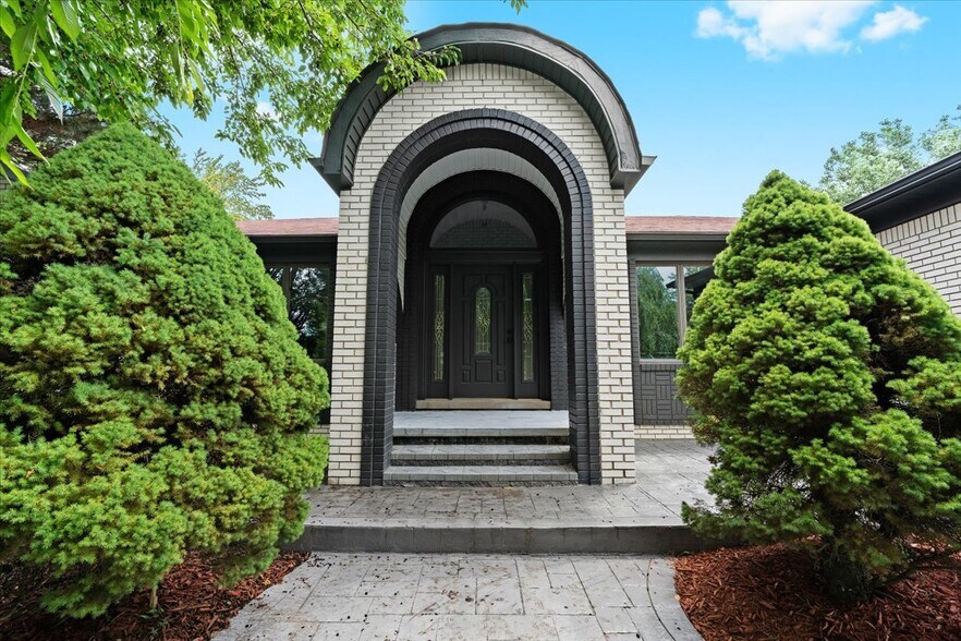 Primary Photo - 40526 Woodside Dr