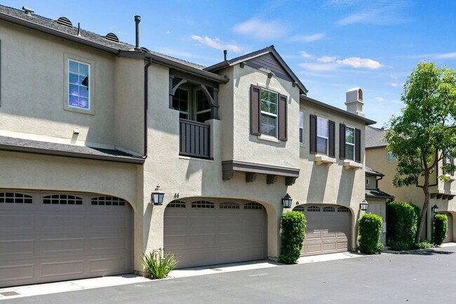 Building Photo - Amazing Ladera Ranch Townhome with Upgrades and a View!