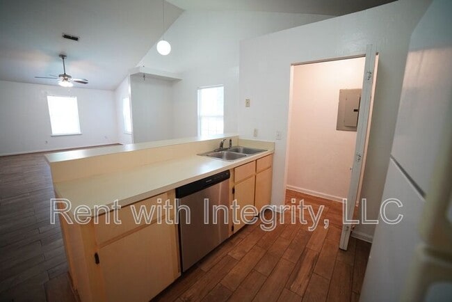 Building Photo - 6315 N Placid Pl