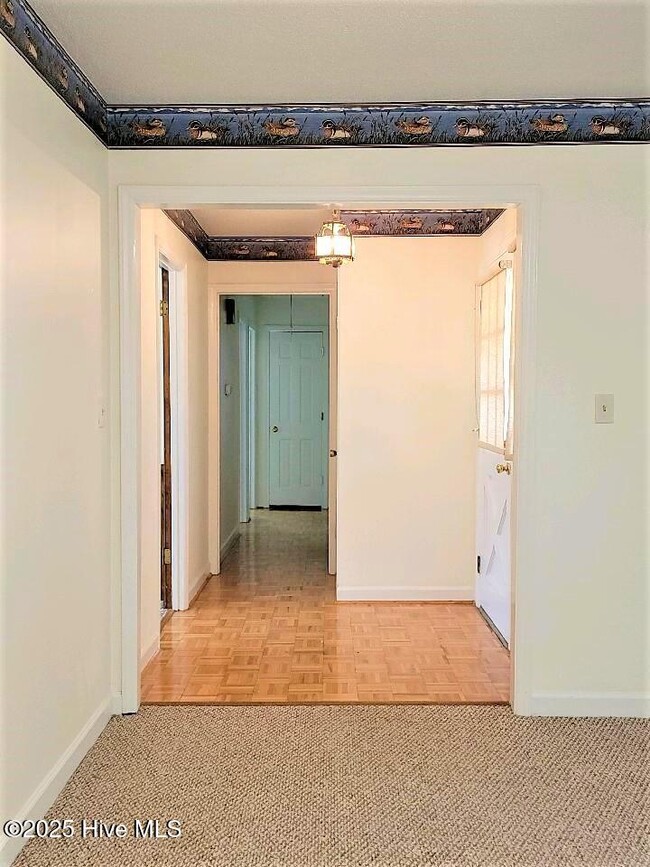 Building Photo - 304 Beech Ln