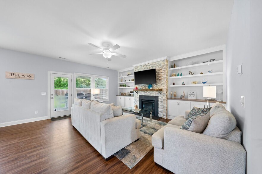 Building Photo - 74 W Weatherbee Wy