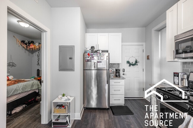 Building Photo - 1433 N Cleaver St