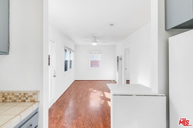 Building Photo - 608 7th Ave