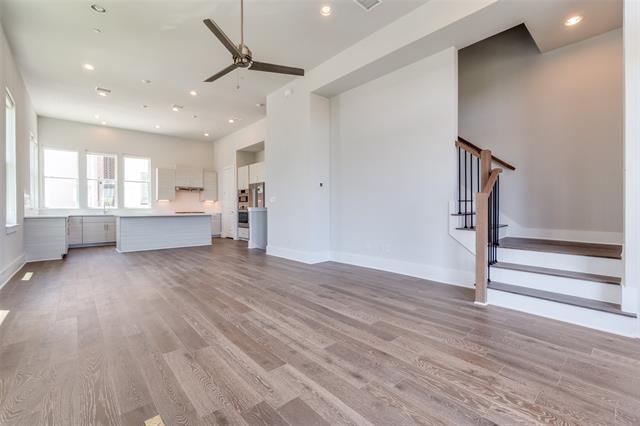 Building Photo - 381 E Greenbriar Ln