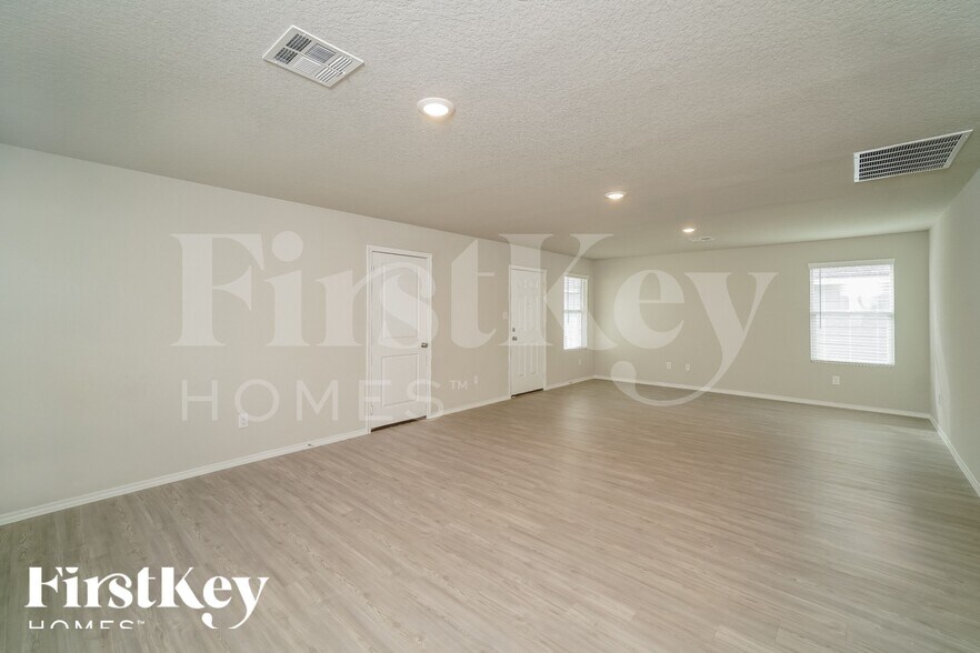 Building Photo - 10767 Prusiner Dr