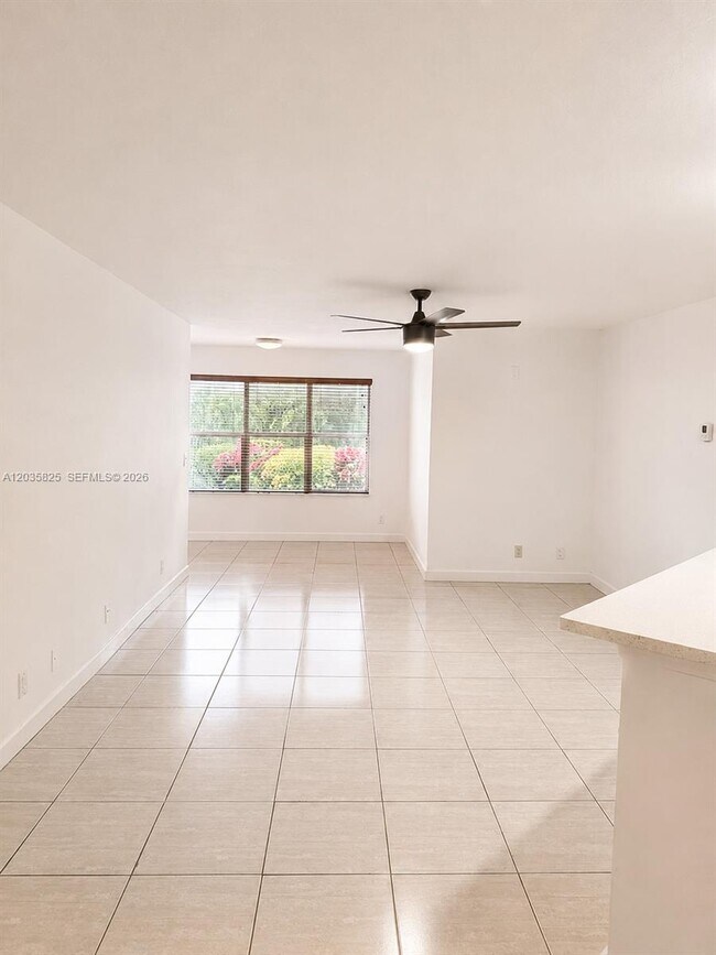 Building Photo - 663 Vista Isles Dr