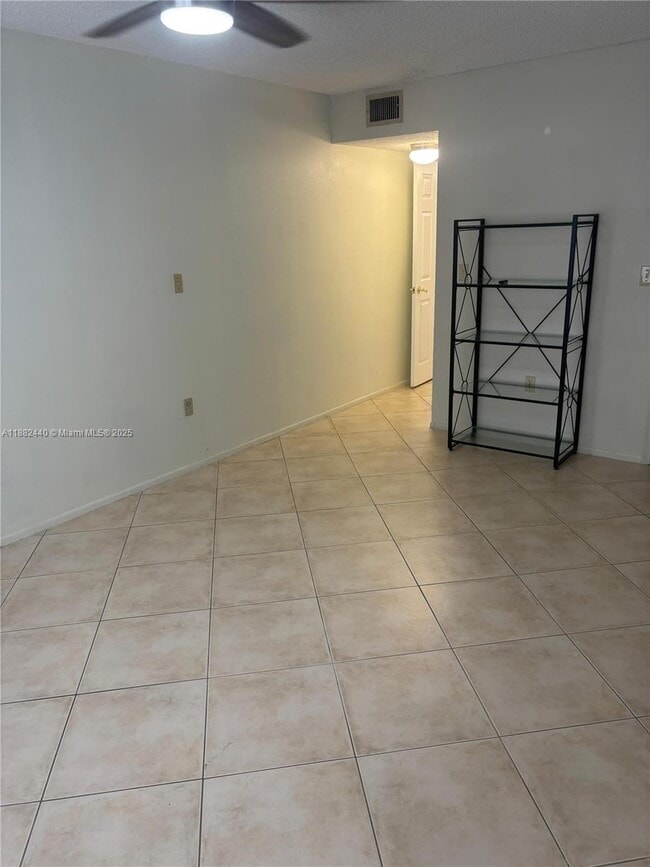 Building Photo - 3000 Sunrise Lakes Dr W