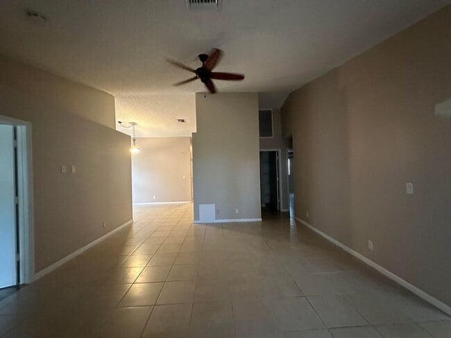 Building Photo - 300 NE 42nd St