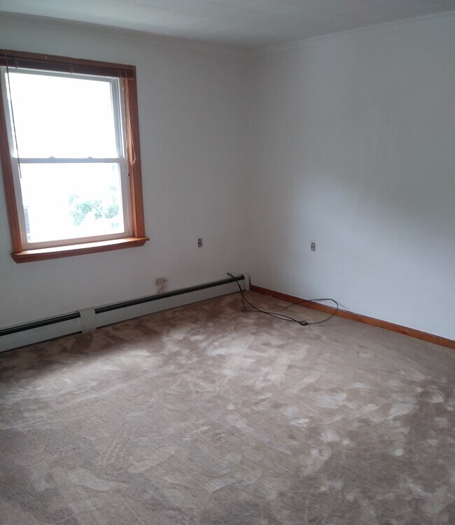 LIVING ROOM - 511 Hickory St