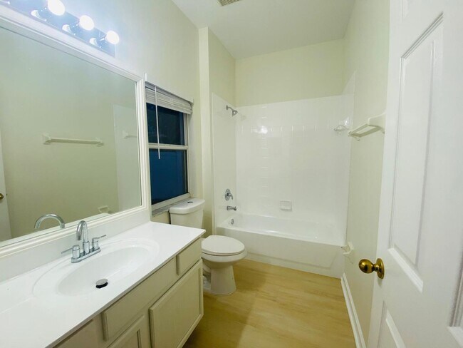 Building Photo - Your Dream Home Awaits! 5 bedroom 3 bath Single Family HOME!!