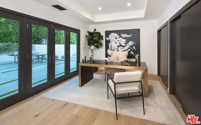 Building Photo - 1378 N Doheny Dr