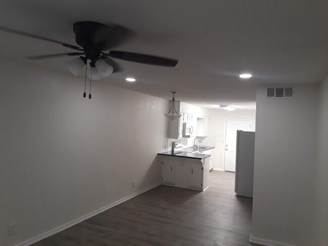 Building Photo - 3017 McFerrin Ave