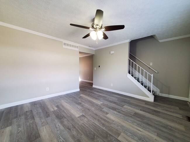 Building Photo - 3 Bed 2 Bath Condo