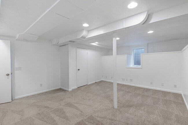 Building Photo - 5122 S 37th St