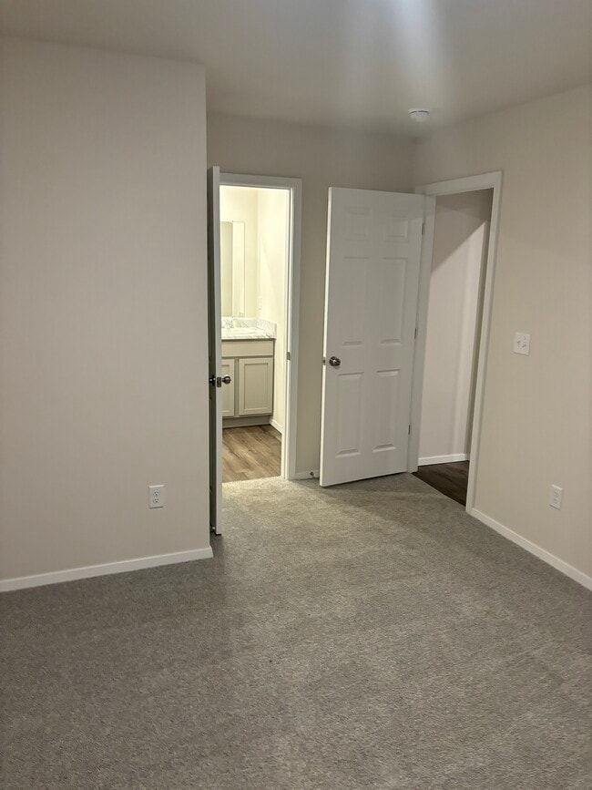 Building Photo - 801 S Katlyn Dr