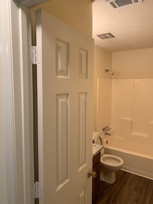 Building Photo - 305/307 Epps Bridge Duplex