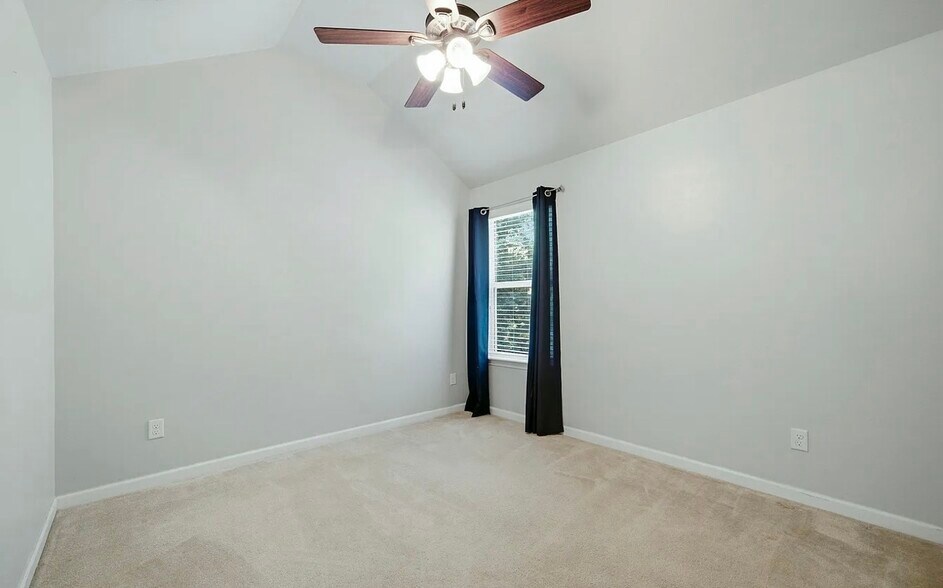 Building Photo - 9 Matador Way