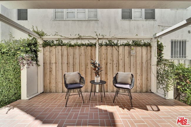 Building Photo - 203 S Detroit St