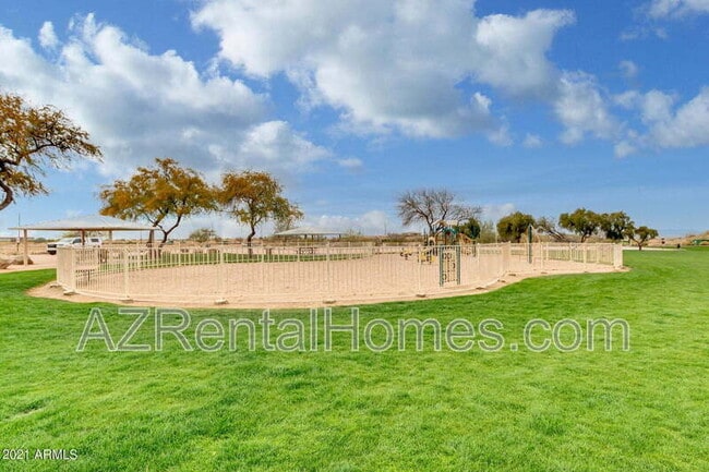 Building Photo - 3618 N Santiago Cir