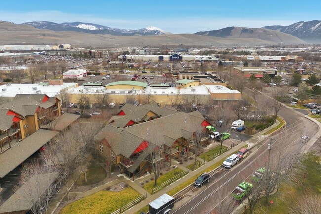 Building Photo - 2 Bed 2 Bath Condo - Near Shopping!