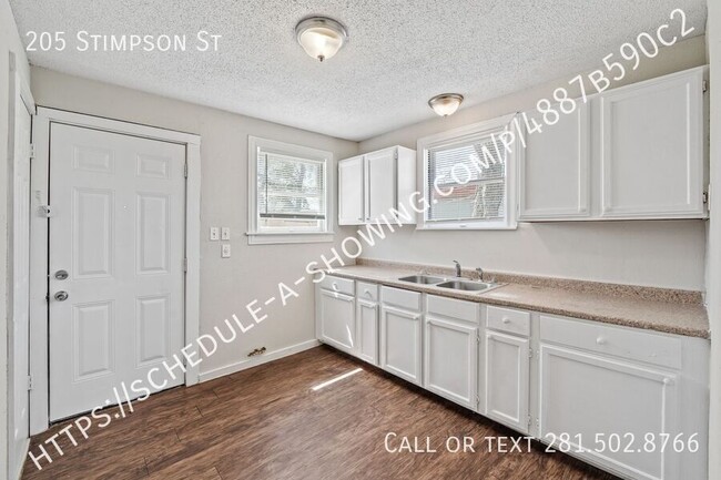 Building Photo - 205 Stimpson St