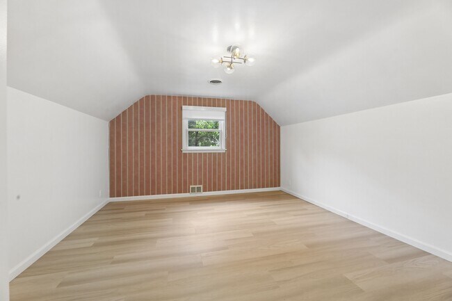 Building Photo - 26 Glenwood Rd