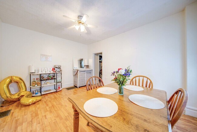 Building Photo - Ultimate 6-Bedroom House with Modern Kitchen, Baths & Private Parking!