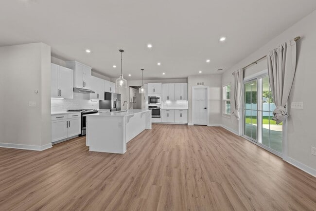 Building Photo - Luxurious 4-bed