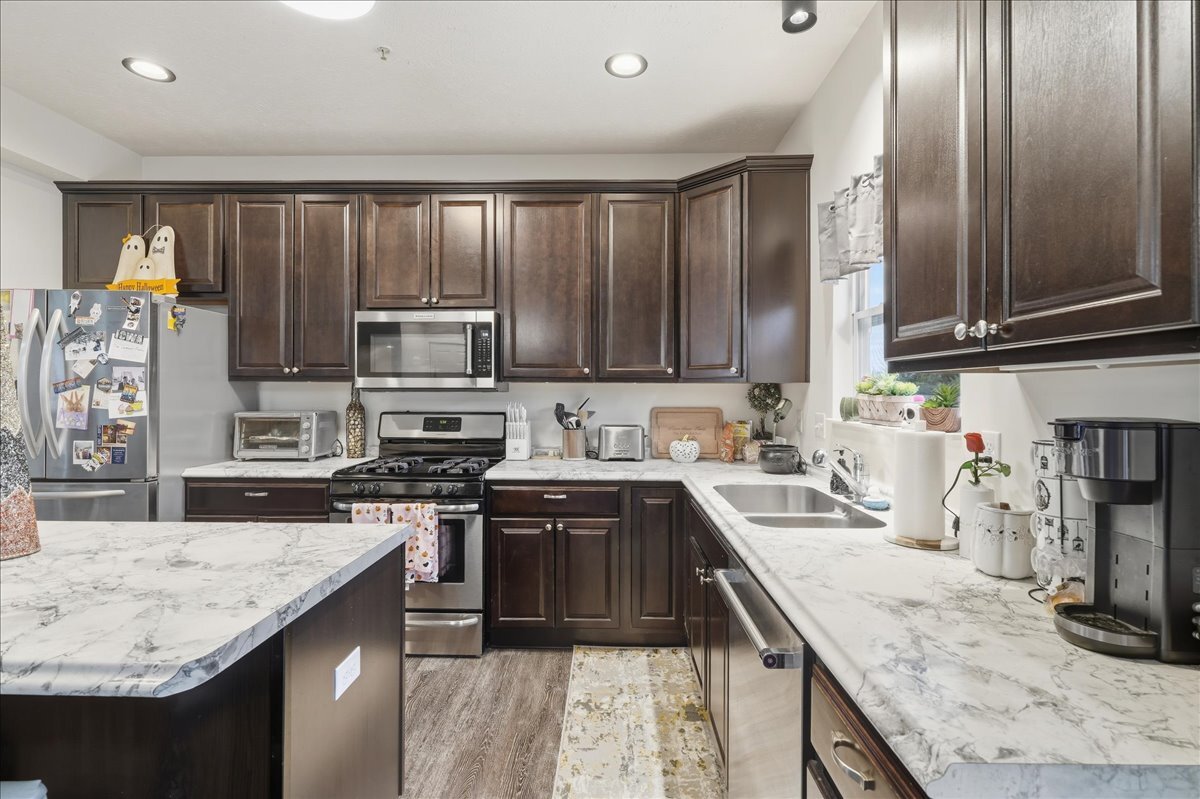 Building Photo - 1501 Canterbury Dr