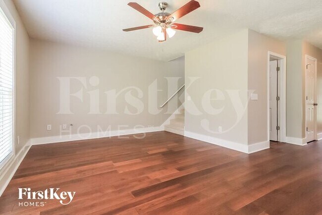 Building Photo - 265 Anita Dr