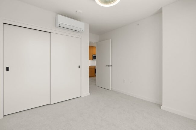 Building Photo - High-Floor Corner 2BR/2BA/2PK | Floor-to-C...