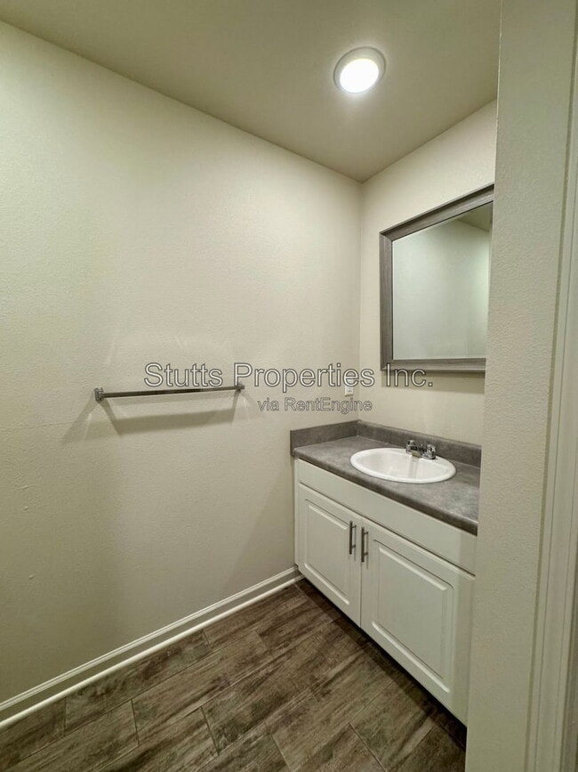 Building Photo - 201 Spindle Ct