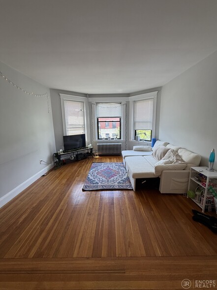 Building Photo - 73 Parkman St