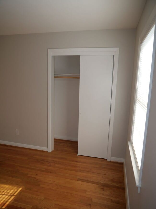 Building Photo - 8 Terrace Dr