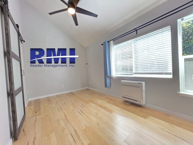 Building Photo - Updated Condo-with a Loft area!!  WATER/SEWER & TRASH INCLUDED!!!!!
