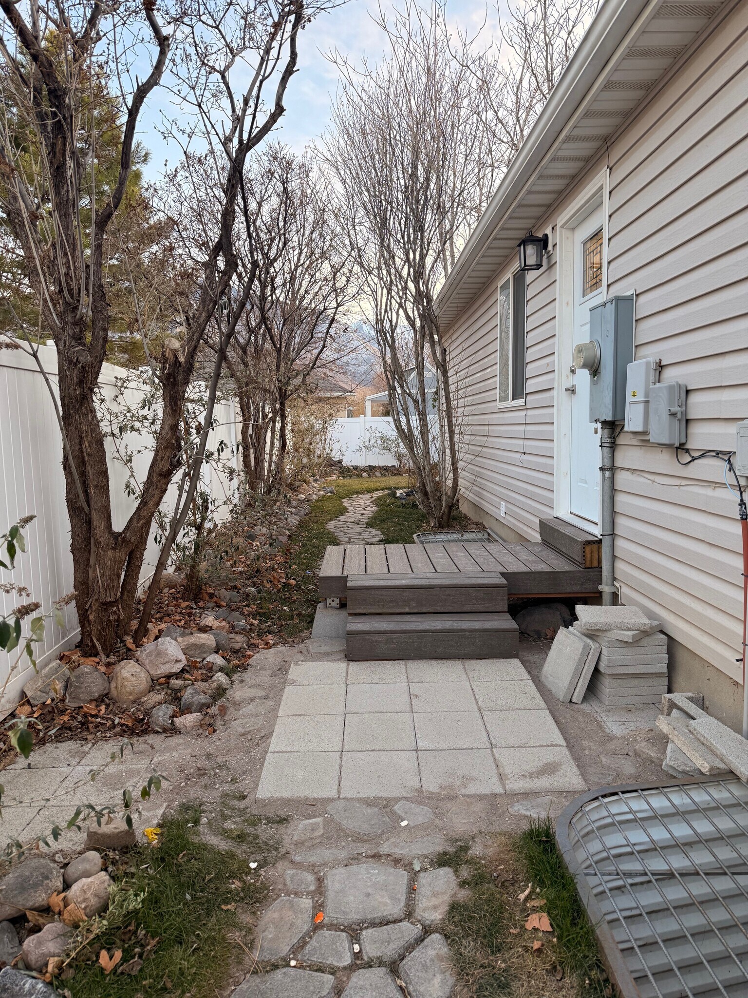 Building Photo - 2086 E 1480 S