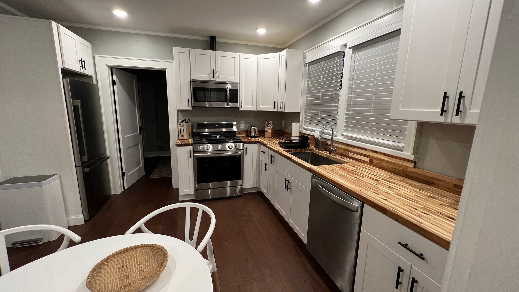 Kitchen - 3044 Minot Ave