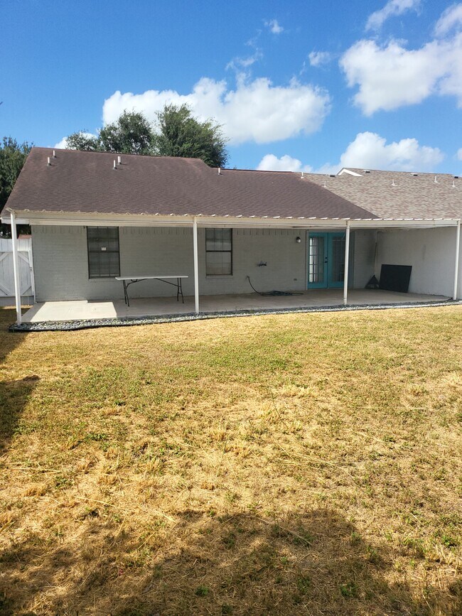 Building Photo - 2401 S Jackson Rd