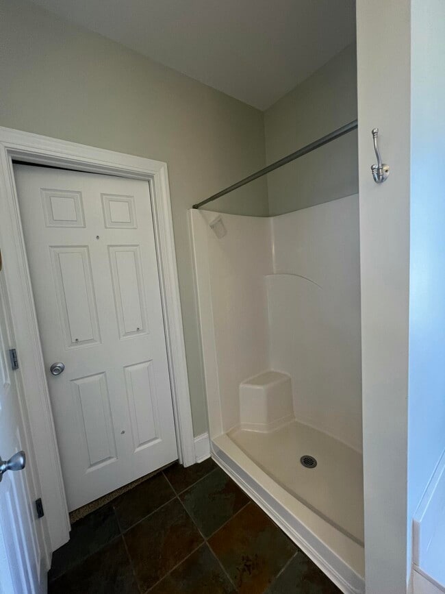 Building Photo - 2105 Harborview Dr