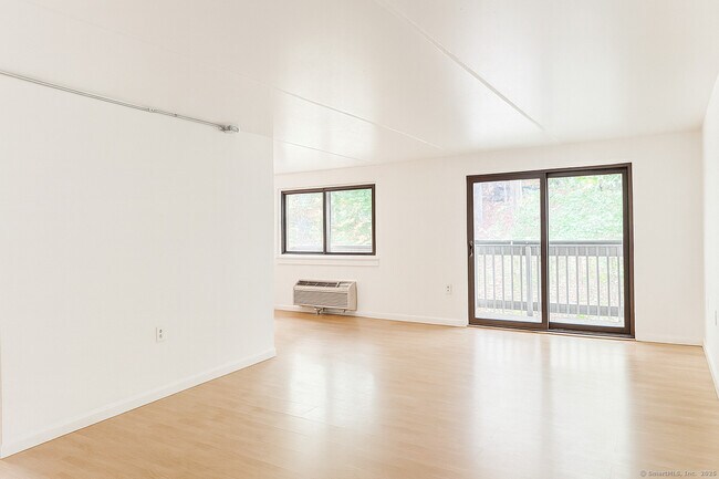 Primary Photo - 126 Triangle St