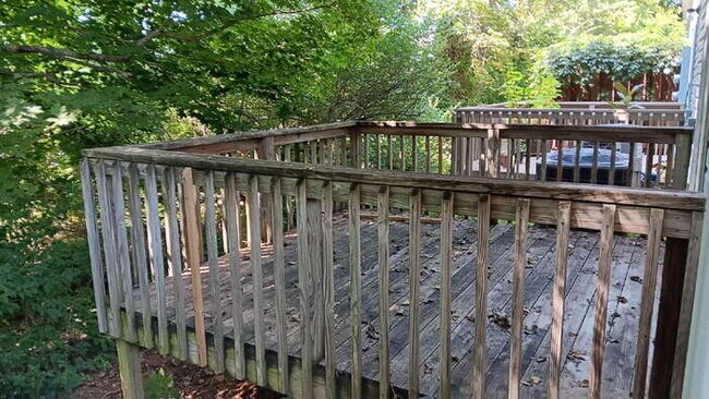 Building Photo - 3BR, 2.5BA end unit available August 1, 2025