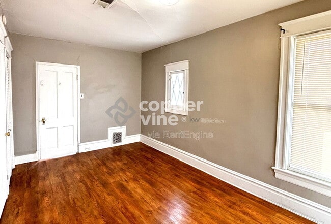 Building Photo - 146 Logan St