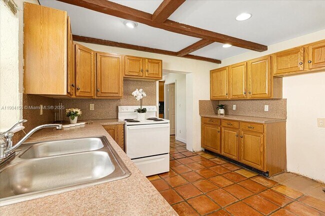 Building Photo - 4421 SW 73rd Terrace